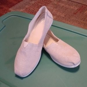 Women's tan/gold slip on flats size 10